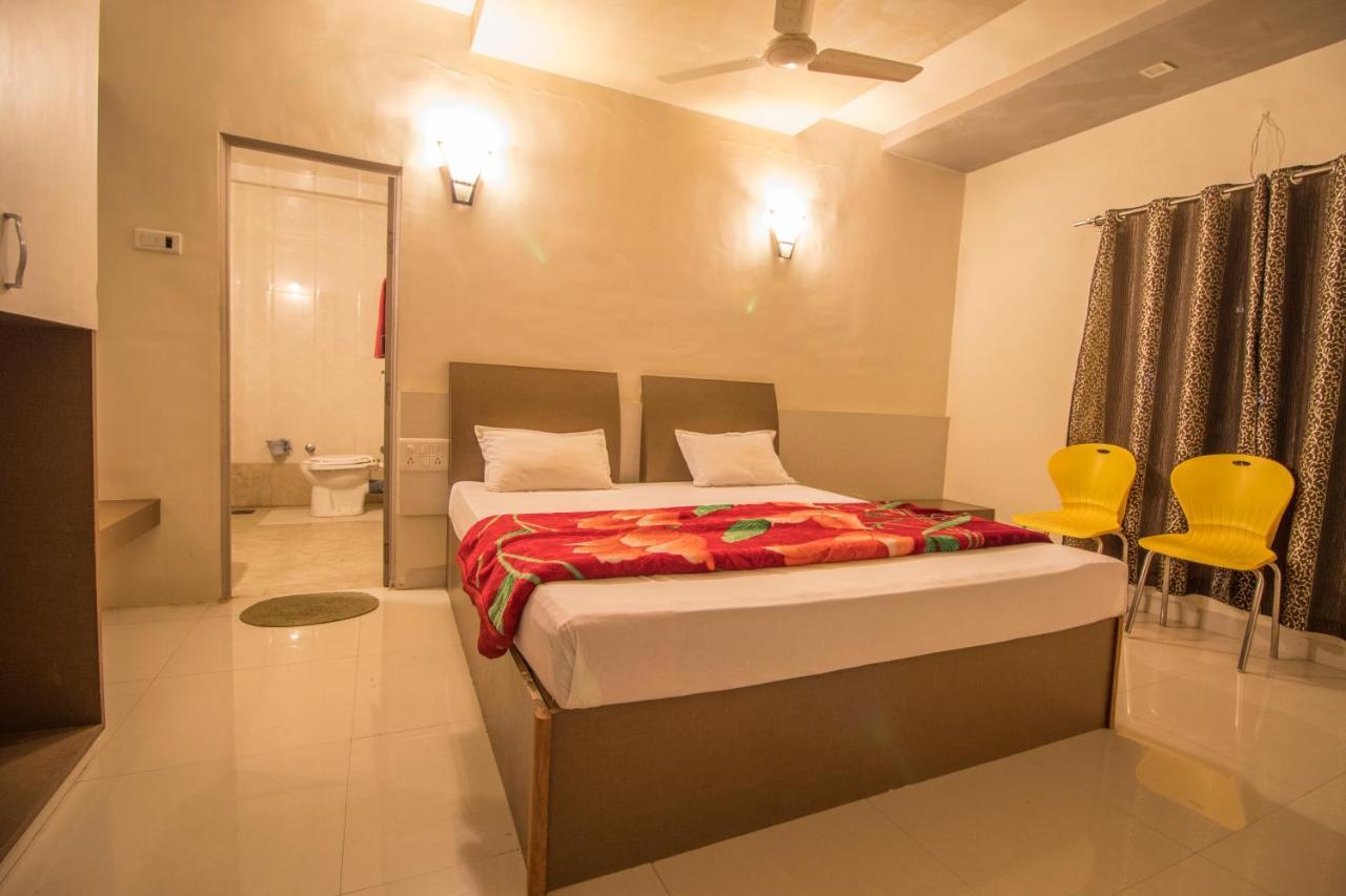 Hotel Yogiraj Palace Shegaon Экстерьер фото