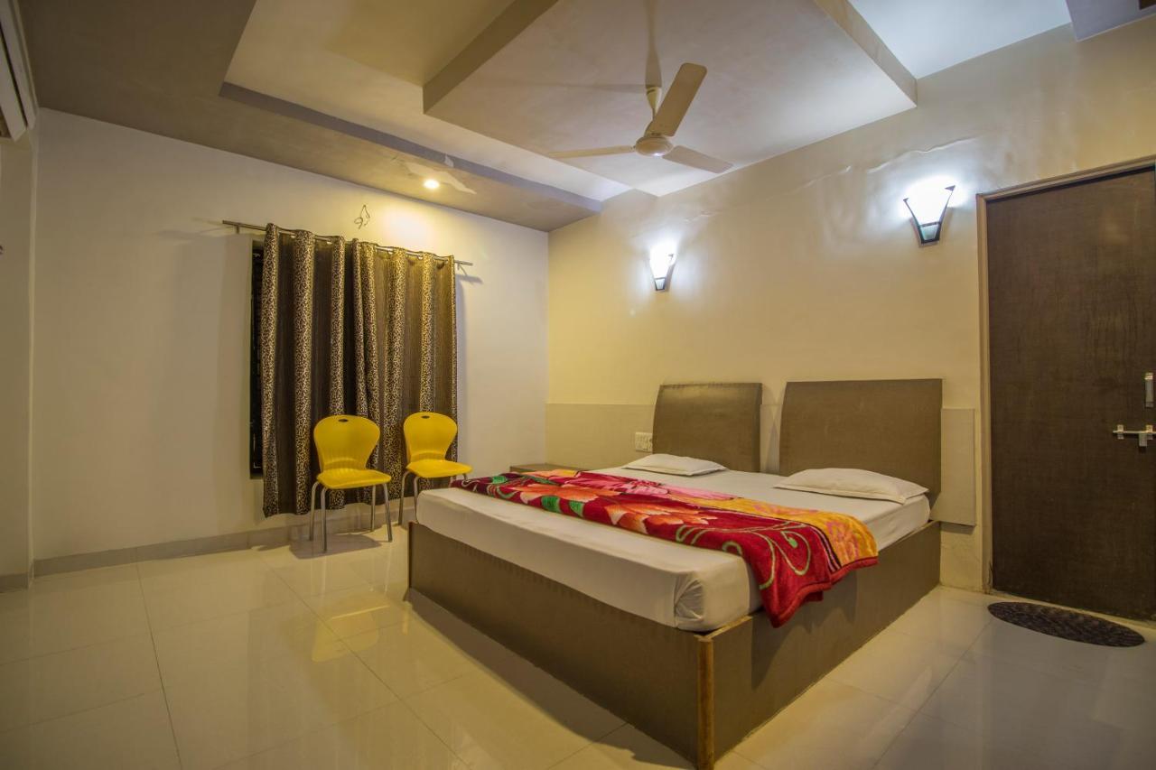 Hotel Yogiraj Palace Shegaon Экстерьер фото